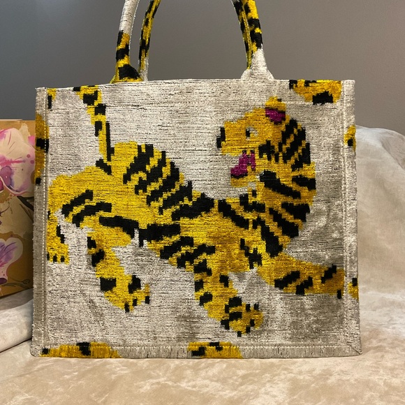 Ayca Design Handbags - Ayca Design Silk Ikat Tiger Large Tote Bag🐯4/21/2022